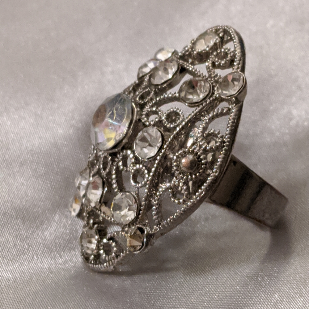 Beautiful Vintage Statement Ring - image 5
